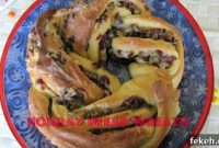Festive Holiday Bread Wreath Recipe: Step-by-Step Guide