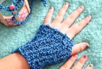 Loom-Knit Fingerless Gloves Tutorial for Homemade Knitting Loom