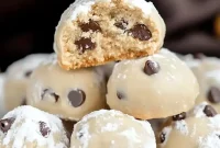Peanut Butter Chocolate Chip Snowball Cookies: Soft, Melting Bites