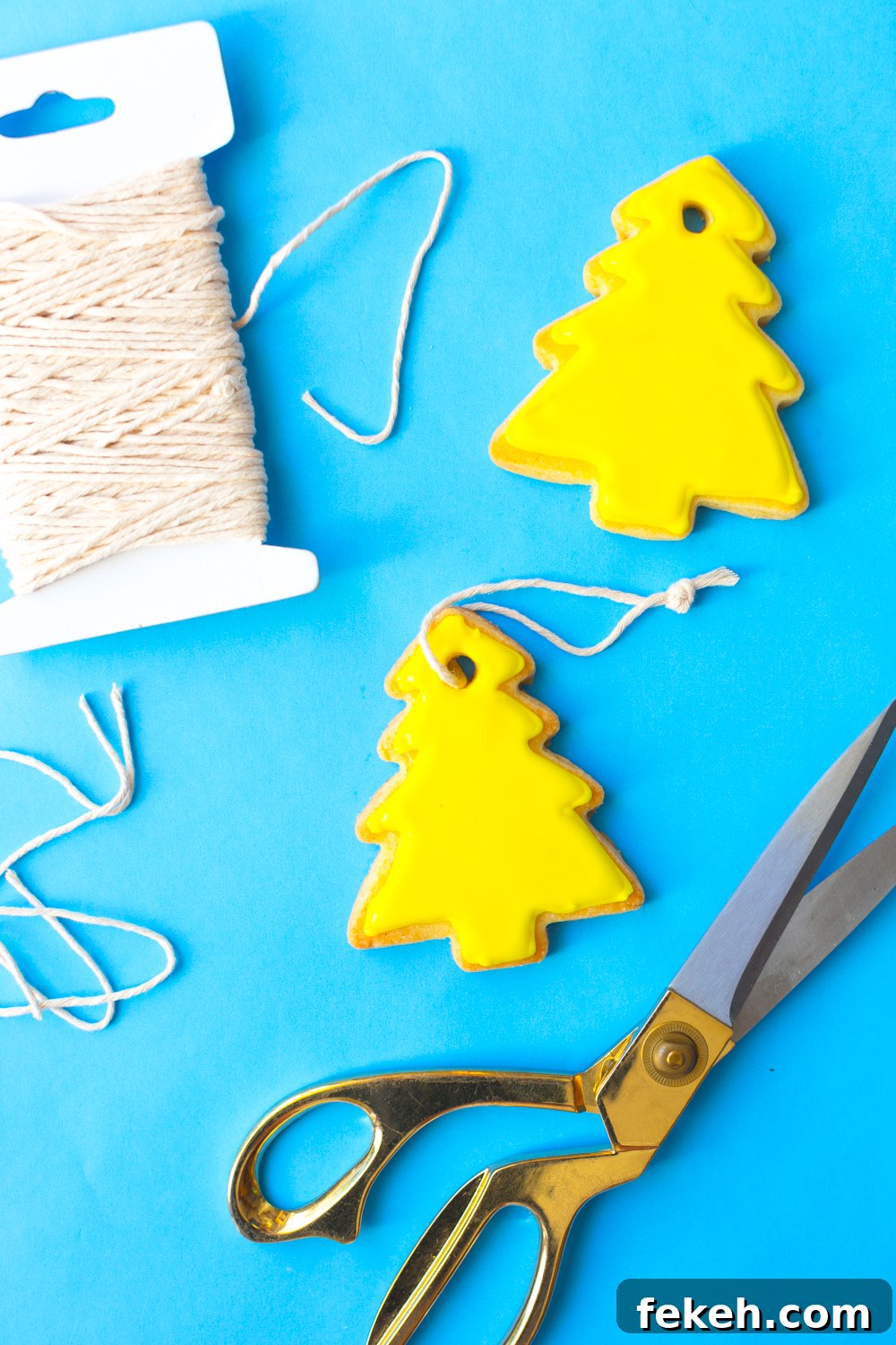 Add a string to the Vanillaroma Cookies to get the full little trees effect.