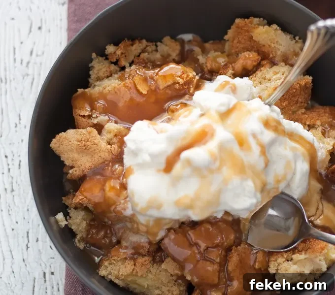 Apple Cake à la Mode: Warm Spiced Apple Cake with Vanilla Ice Cream 5 This apple cake sundae is a fun and easy fall dessert. Hot apple cake is topped with creamy vanilla ice cream and drizzles of caramel!