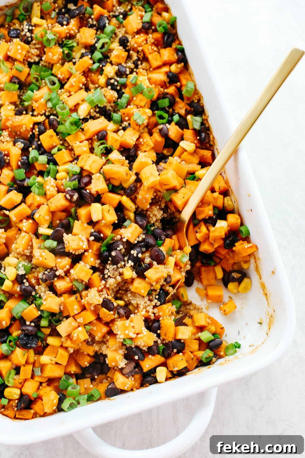 This Sweet Potato & Black Bean Quinoa Bake is healthy and delicious with all your favorite Mexican flavors easily baked together in a single casserole dish! #glutenfree #dairyfree #vegan #mealprep