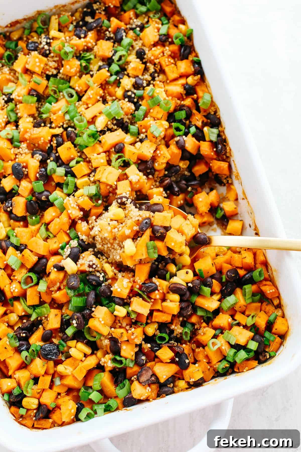 This Sweet Potato & Black Bean Quinoa Bake is healthy and delicious with all your favorite Mexican flavors easily baked together in a single casserole dish! #glutenfree #dairyfree #vegan #mealprep