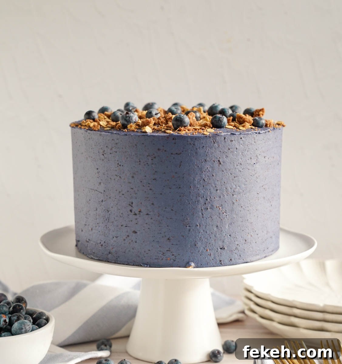 Summer Blueberry Crisp Cake Recipe – Juicy, Crunchy & Seasonal 7 Layering the cake