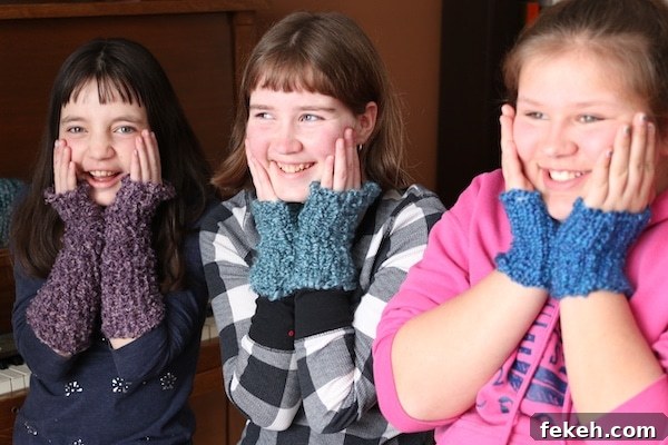 Loom-Knit Fingerless Gloves Tutorial for Homemade Knitting Loom 10 3 kids wearing french knit fingerless gloves hands on cheeks