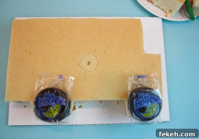 Back to School Cake Bus cake with wheels