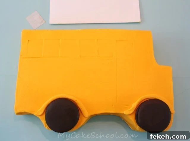 Bus cake piping Piped bus details