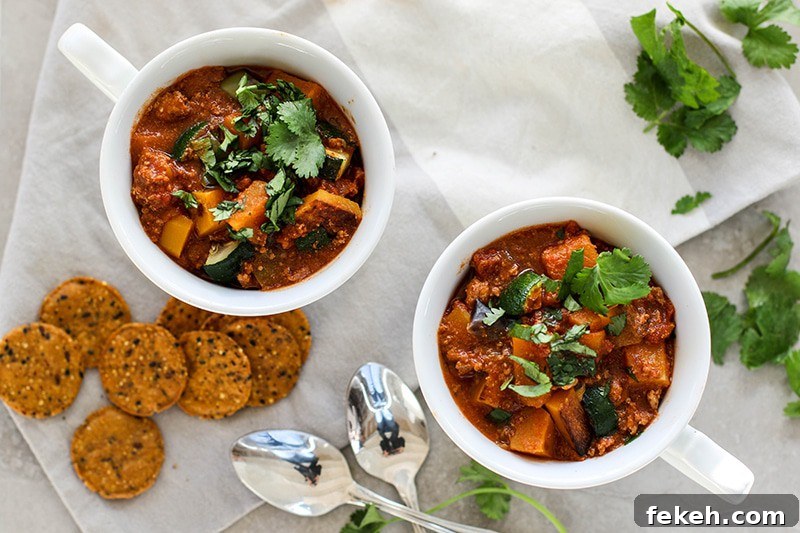 12 Clean-Eating Recipes You’ll Love from 2017 15 Roasted Butternut Turkey Chili / This Whole30/Paleo chili is packed with sweet roasted veggies and lots of protein. My new favorite chili recipe!
